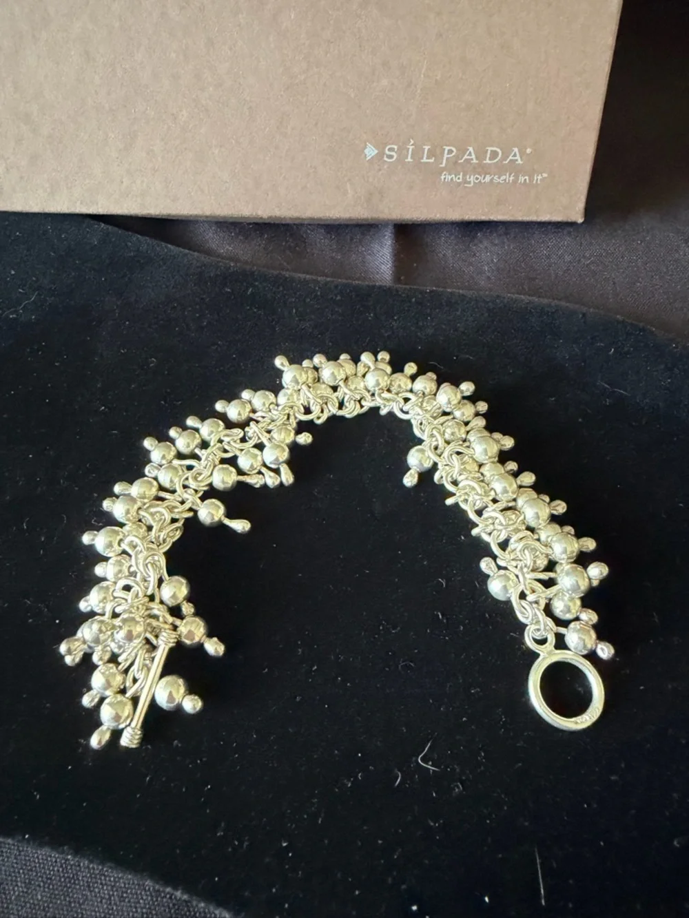 Retired Silpada Cha Cha bracelet.
925 Sterling Silver
B0919 - Picture 1 of 4